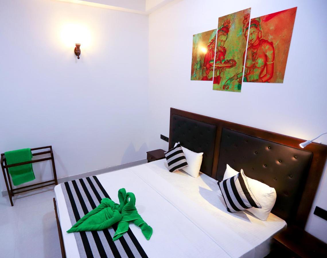 Hotel Milano Grand à Dambulla Extérieur photo
