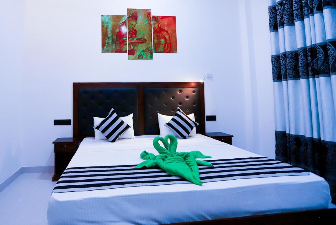 Hotel Milano Grand à Dambulla Extérieur photo