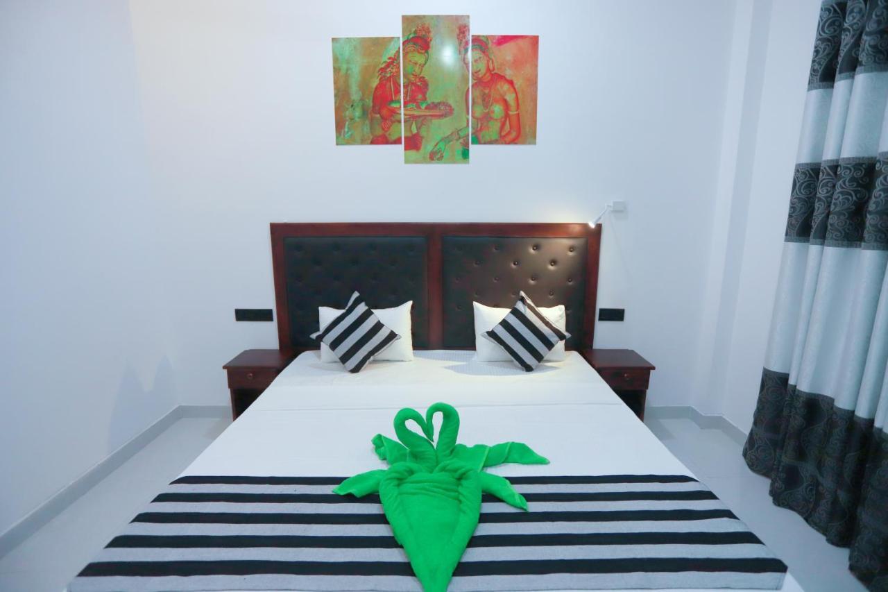 Hotel Milano Grand à Dambulla Extérieur photo