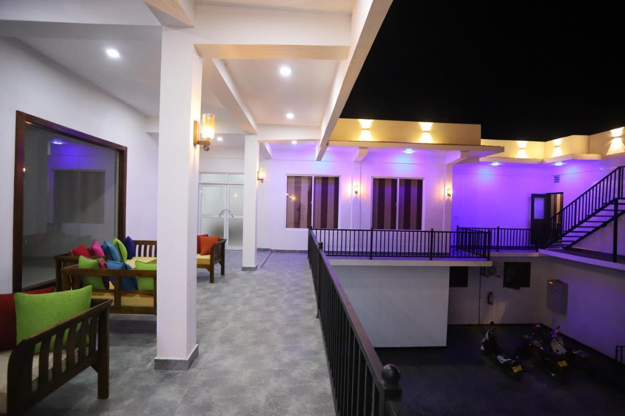 Hotel Milano Grand à Dambulla Extérieur photo