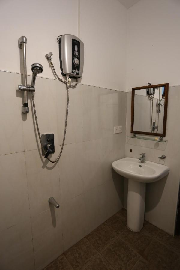 Hotel Milano Grand à Dambulla Extérieur photo