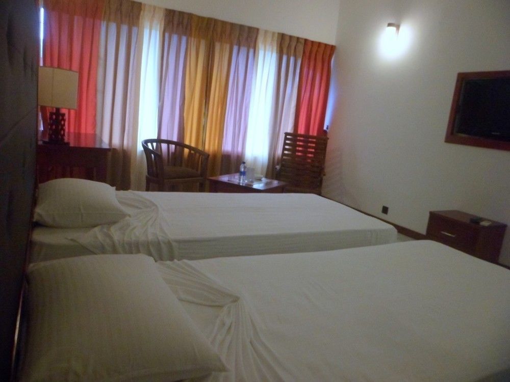 Hotel Milano Grand à Dambulla Extérieur photo