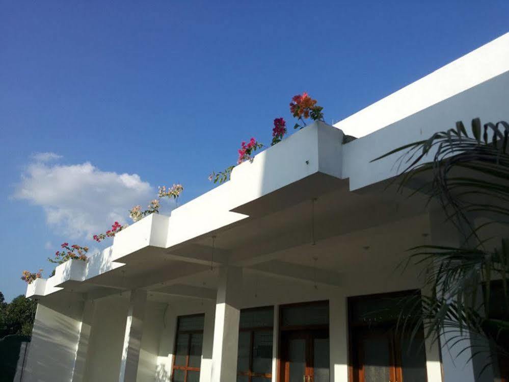 Hotel Milano Grand à Dambulla Extérieur photo